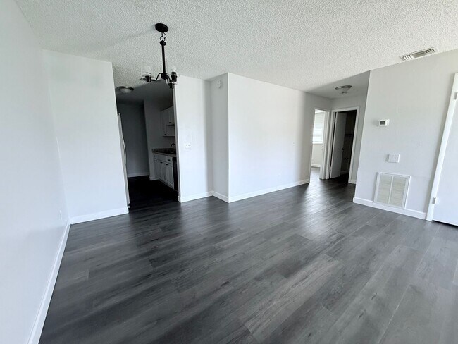 Foto del edificio - 4519 67th St W