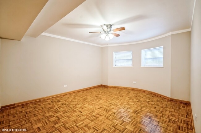 Building Photo - 1363 W Sunnyside Ave