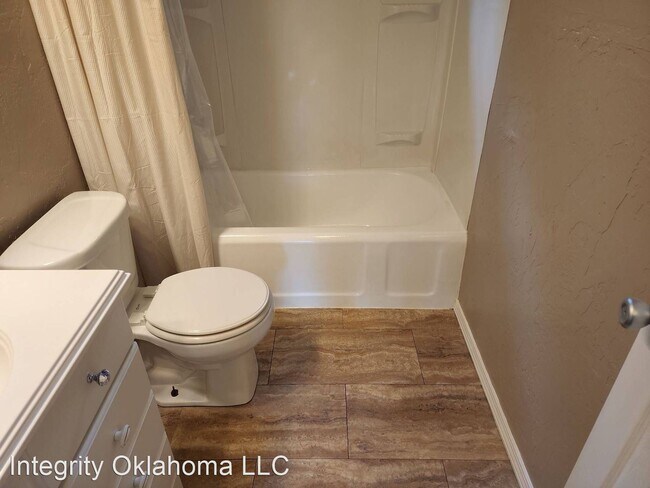 Foto del edificio - 3 br, 1 bath House - 305 E. Grumman Dr.