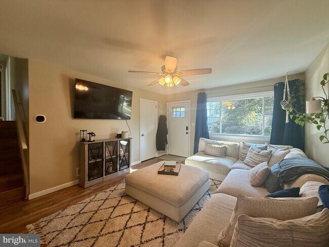 Foto del edificio - 1335 Greenleaf Rd