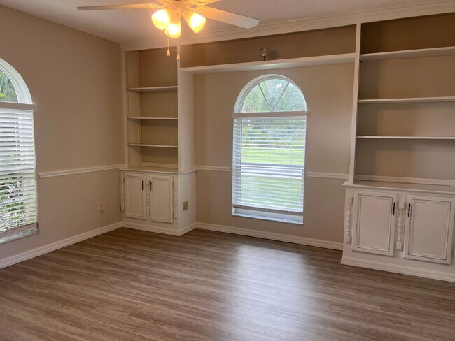 Building Photo - 3BD/2BA