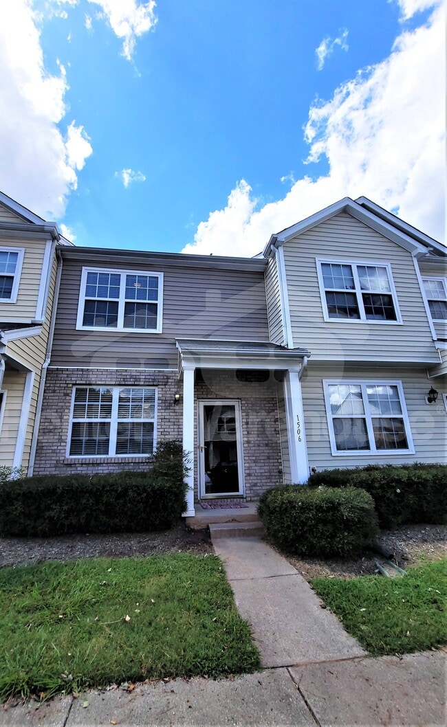 Building Photo - 1506 Oxleymare Drive