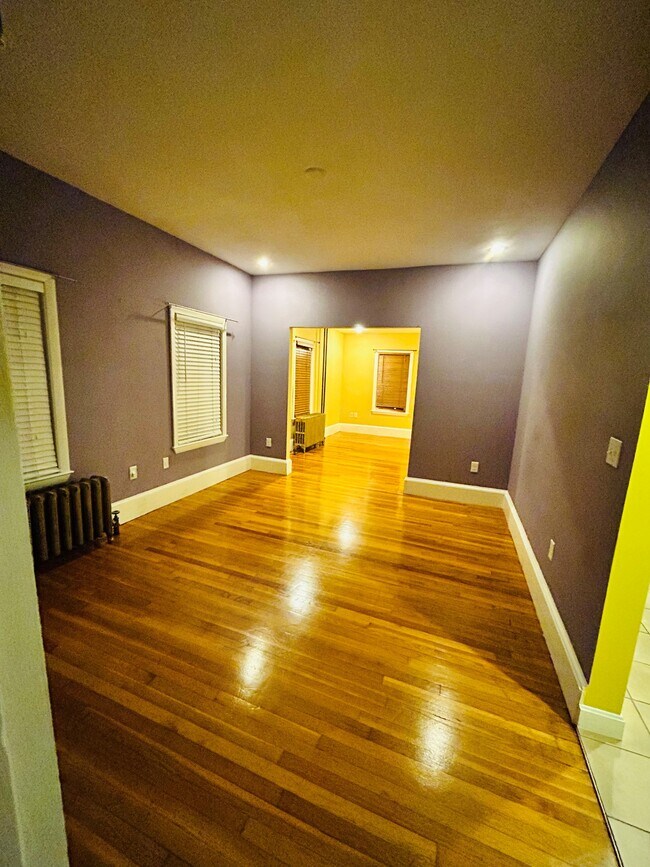 Foto del edificio - 23 Holmfield Ave