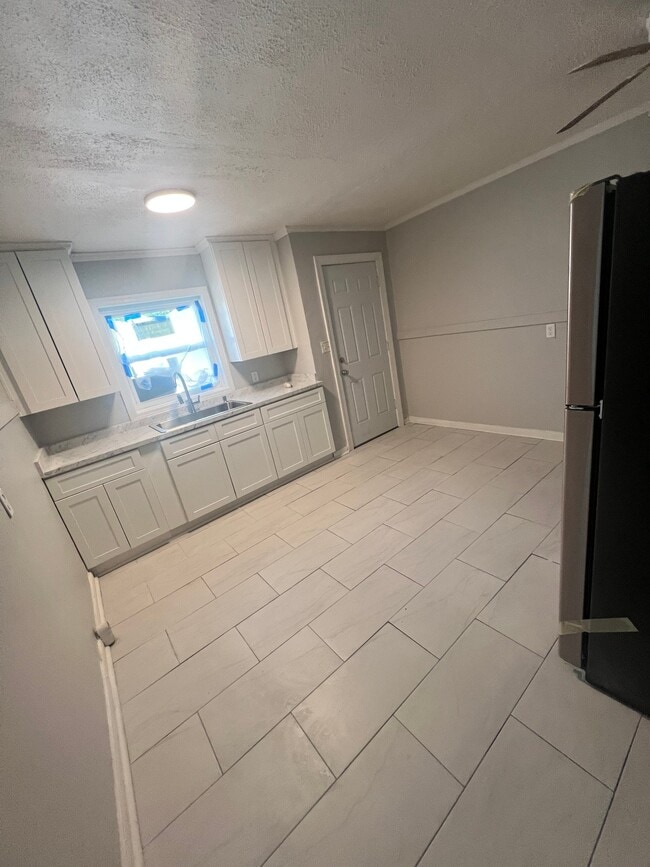 Foto del edificio - 626 Catalpa Ave