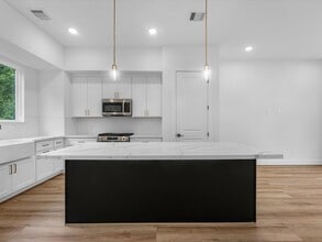 Building Photo - 4804 Elysian St