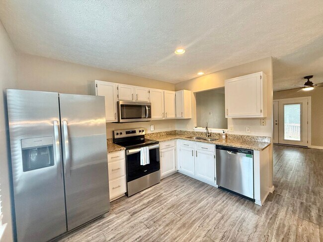 Foto del edificio - 3610 Rawdon Dr