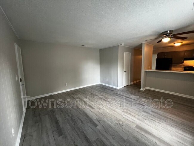 Foto del edificio - 5866 Century Oaks Dr