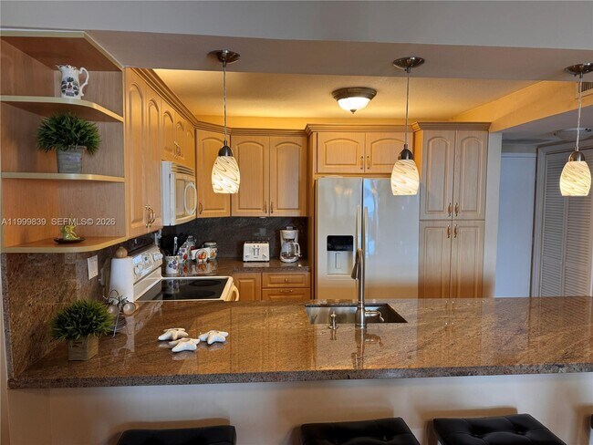 Building Photo - 3725 S Ocean Dr