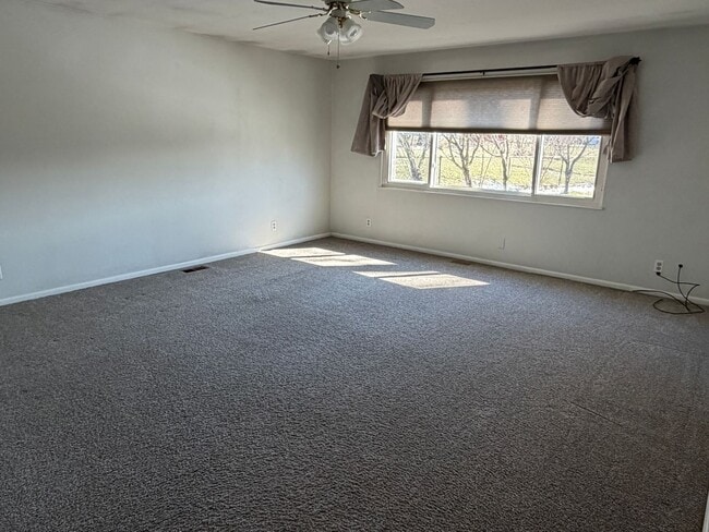 Building Photo - Awesome Three Bedroom/Two Bath Home In Rona Hills/Fairborn