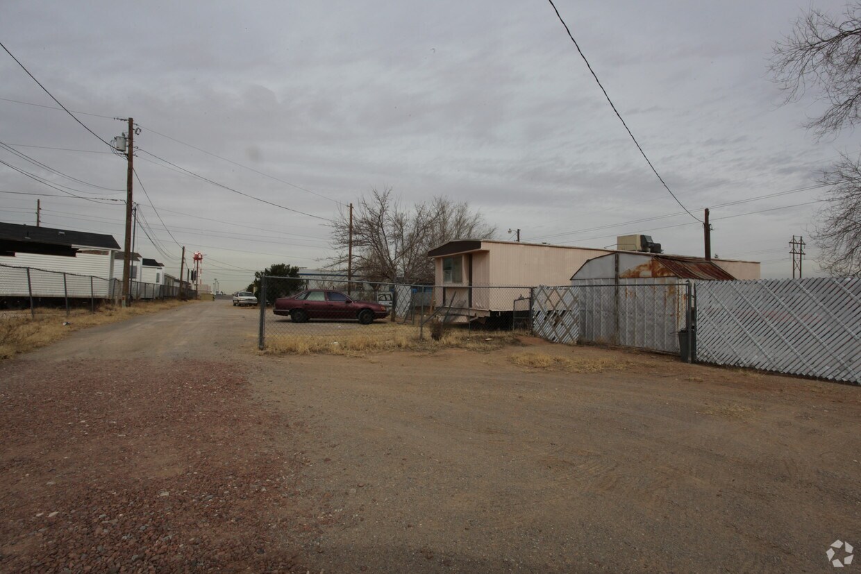 Foto del edificio - 12520 Montana Ave