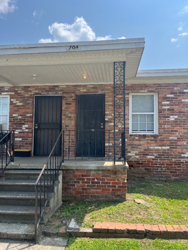 Building Photo - 704 Hopkins St