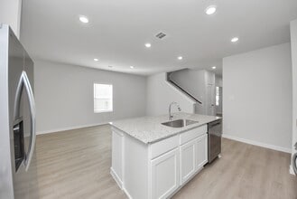 Building Photo - 473 Shoreview Dr