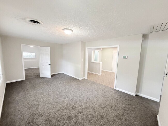 Foto del edificio - 6534 Kimball Ave