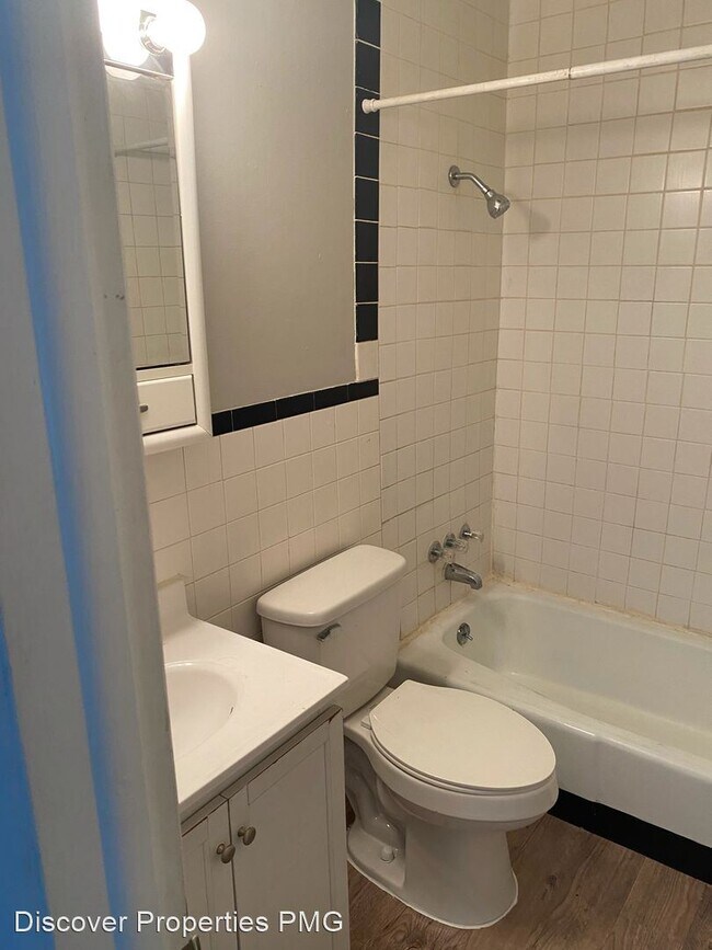 Building Photo - 2 br, 1 bath House - 2258 N. Hawthorne Unit 4