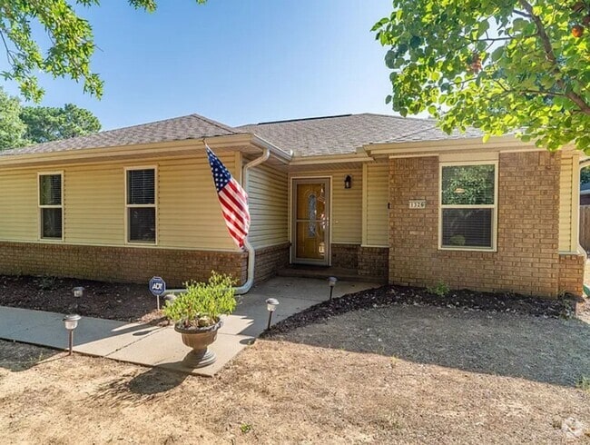 Building Photo - 1326 Tradition Ave