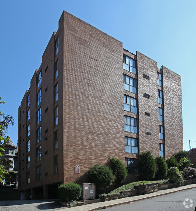 Building Photo - Shaw Manor