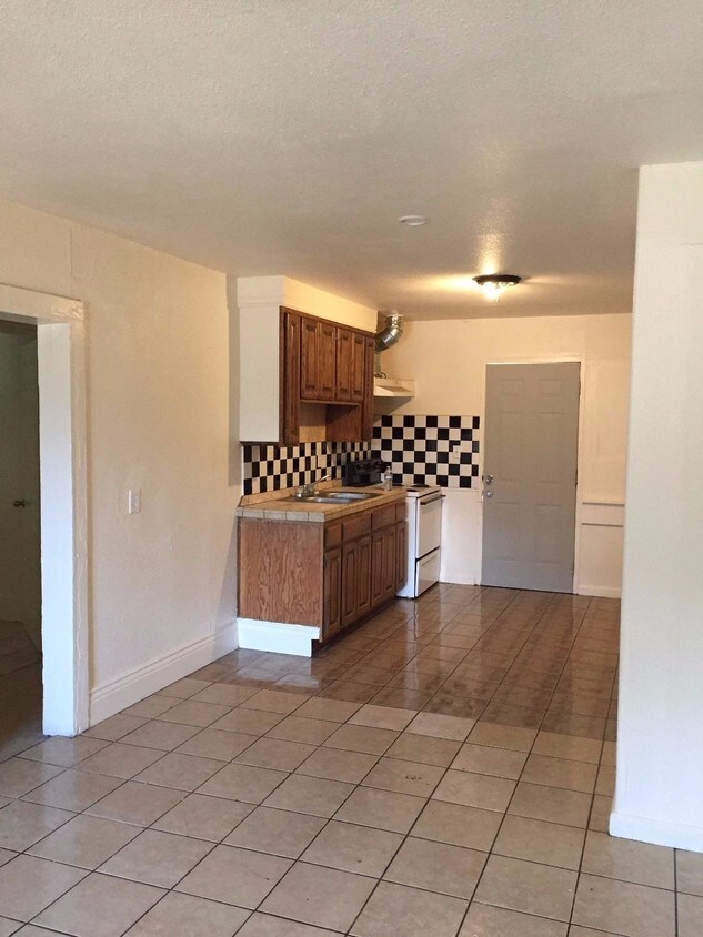 Interior Photo - 4541-4545 E White Ave