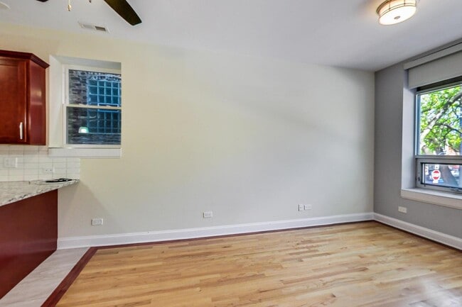 Building Photo - 2323 W Taylor St