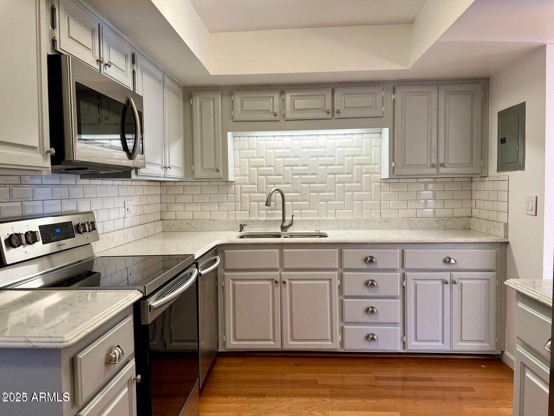 Primary Photo - 5122 N 31st Way