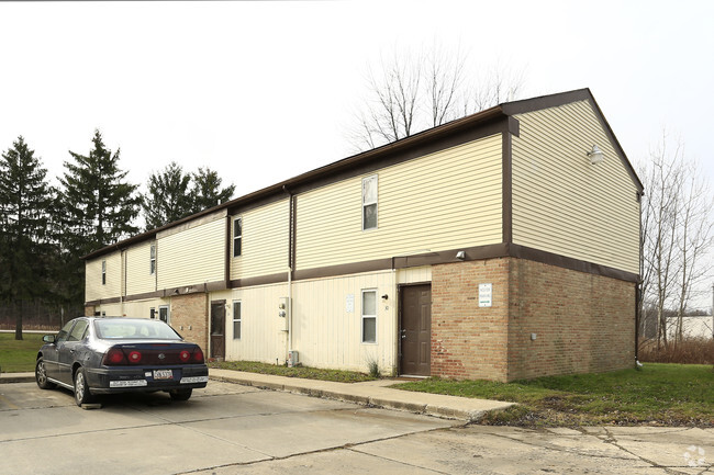 Building Photo - Pine Terrace Estates