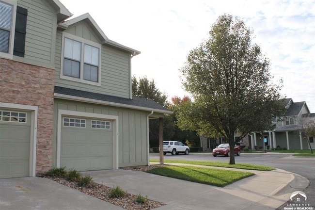 625 Folks Rd, Lawrence, KS 66049 