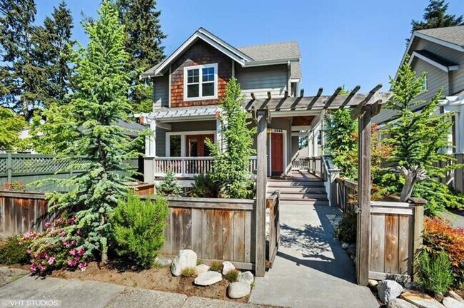 Building Photo - Traditional Wedgwood Craftsman, Video Tour...