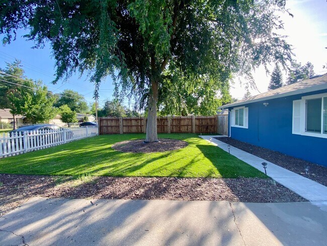 Foto del edificio - Beautifully Renovated 2BD/1BA Home with Ad...