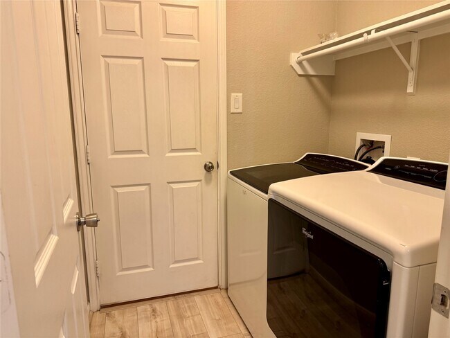 Foto del edificio - 18804 Sinea Dr