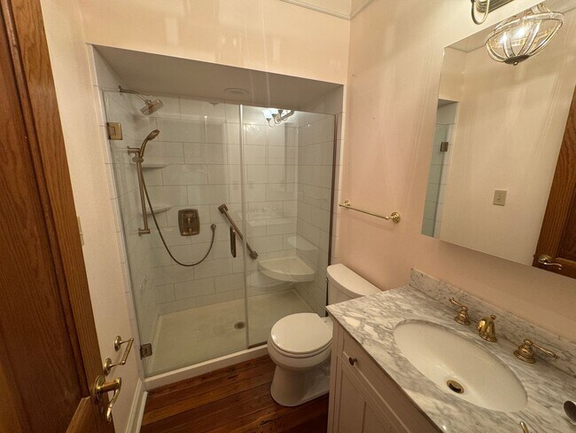Foto del edificio - Beautiful German Village Home with Parking...