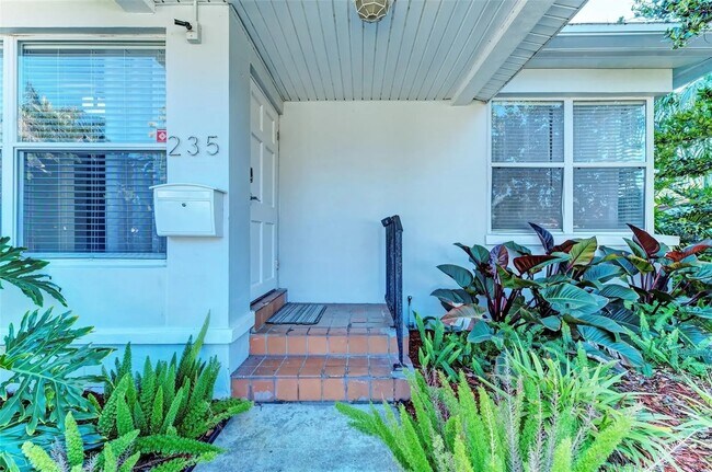 235 Mateo Way NE St Petersburg - 235 Mateo Way Ne St Petersburg Fl Building Photo 