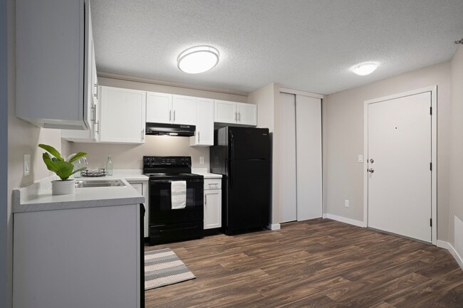 Building Photo - Hillcrest Place Apartments