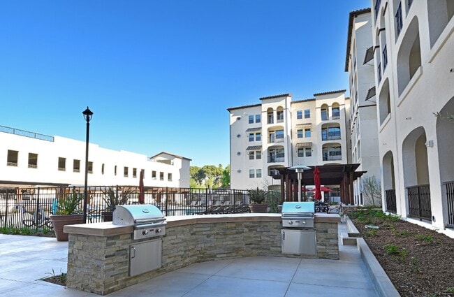 Building Photo - Centerpointe at Market