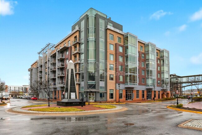 Foto del edificio - 210 Rocketts Way