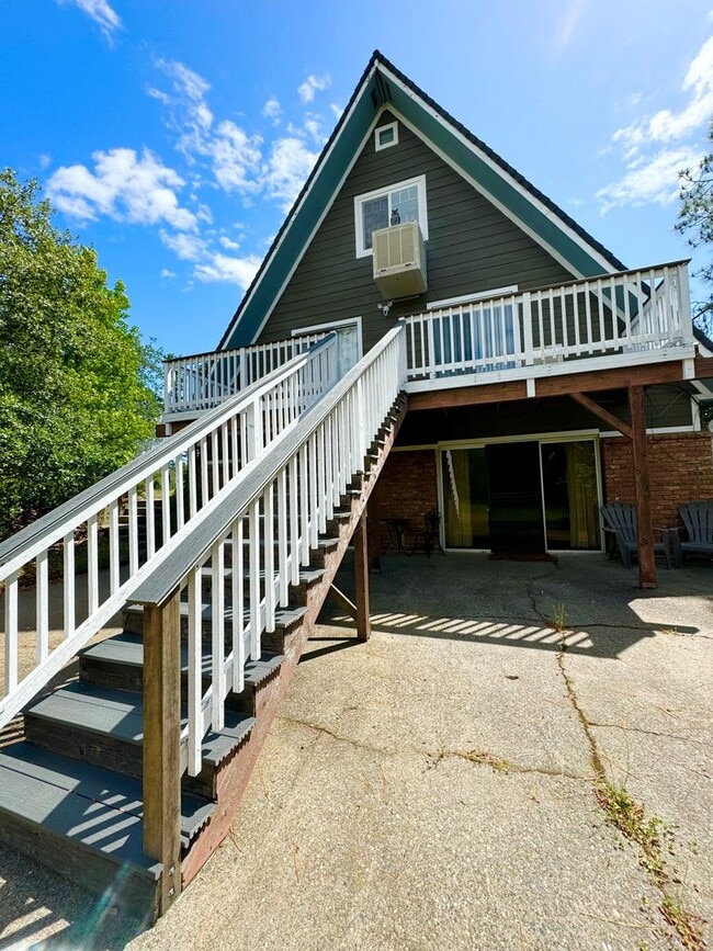 8566 Placer Rd, Redding, CA 96001 House Rental in Redding, CA