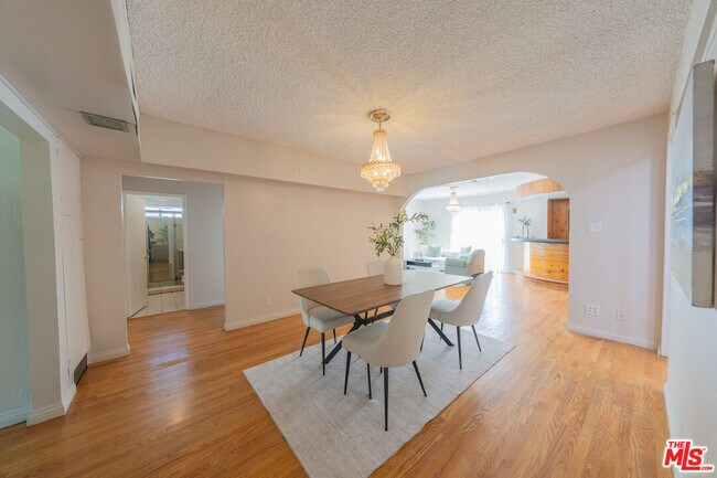 Foto del edificio - 6220 Etiwanda Ave