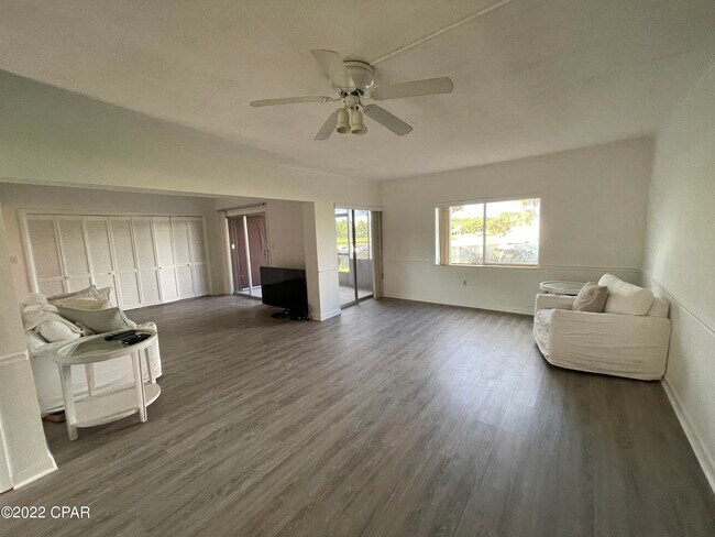 Foto del edificio - 112 Fairway Blvd