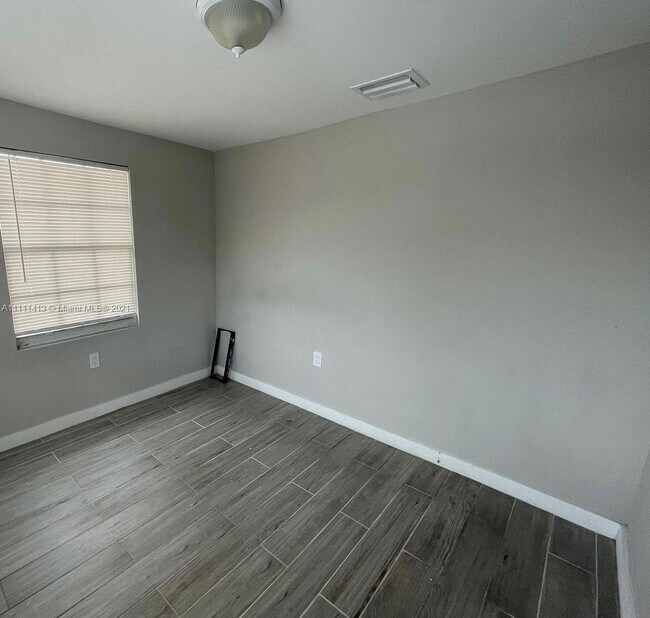 Foto del edificio - 1035 NW 5th St