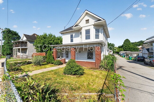Building Photo - 890 Traction St