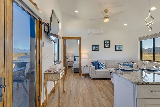 Foto del edificio - 1034 Farmhouse Ln