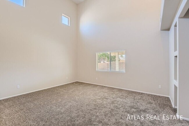 Building Photo - 4917 Royal Lake Ave