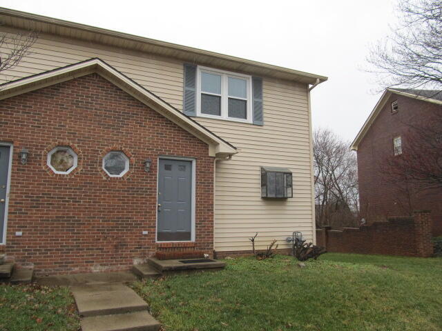 Foto principal - 3300 Lyon Dr