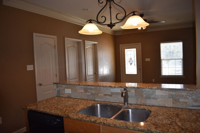 Foto del edificio - 3 Bedroom Townhouse in Broussard