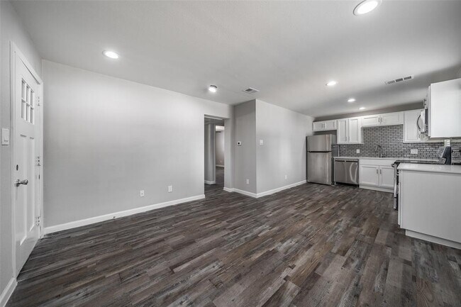 Foto del edificio - 4708 San Jacinto St