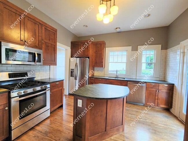 Building Photo - 355 Leland Terrace NE