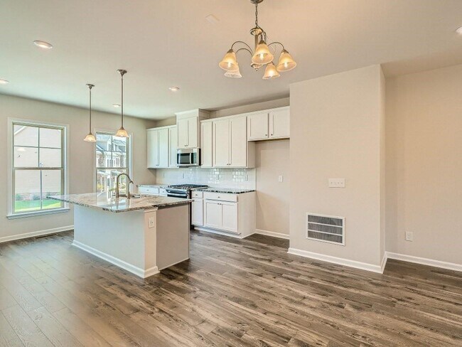 Building Photo - 3537 Hidden Valley Cir