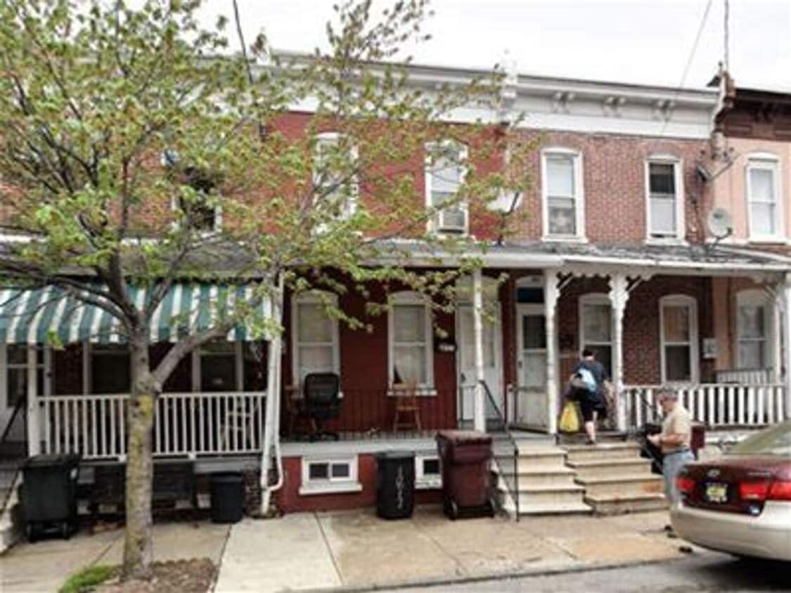 Primary Photo - 3 bedroom townhouse