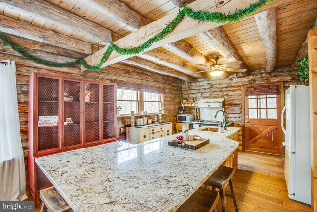 Foto del edificio - 510 Marges Mountain Ln