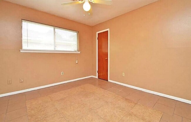 Foto del edificio - 8319 Braes River Dr