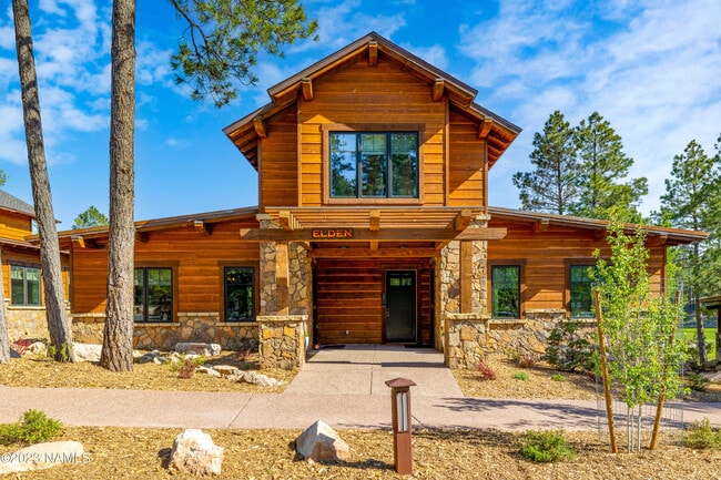 Building Photo - 3000 S Clubhouse Cir