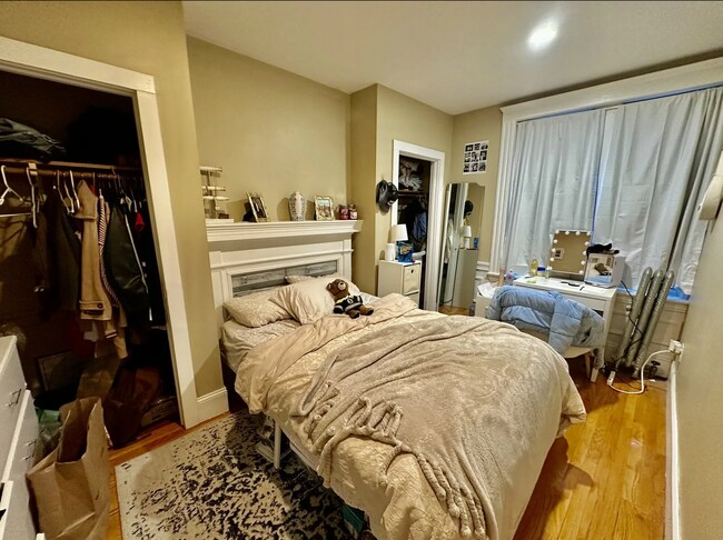 Foto del edificio - Exquisitely Renovated 4Bed Near BU and Longwood. Heat/HW incl; move-in cost rebate available